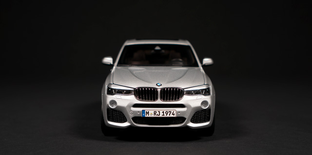 2014 BMW F26 by Paragon 1:18 - Image 4