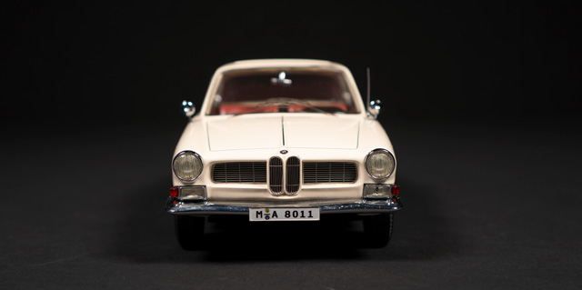 1962 BMW 3200CS by Neo 1:18 - Image 4