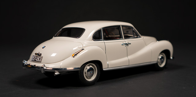 1952 BMW 501 by AutoArt 1:18 - Image 2