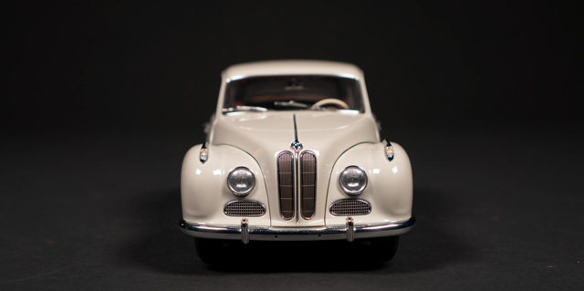 1952 BMW 501 by AutoArt 1:18 - Image 4