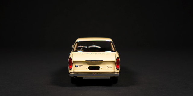 1959 BMW 700 by AutoArt 1:18 - Image 5