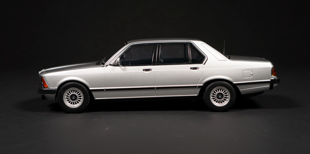 1977 BMW E23 by KK Scale 1:18 - Image 3