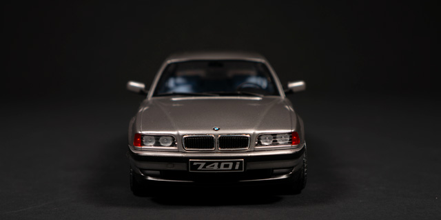 1994 BMW E38 by KK Scale 1:18 - Image 4