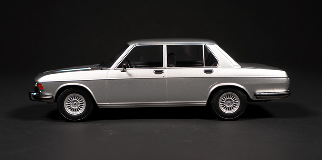 1968 BMW E3 by KK Scale 1:18 - Image 3
