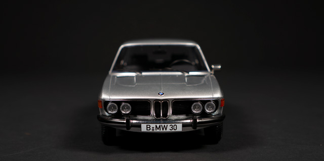 1968 BMW E3 by KK Scale 1:18 - Image 4