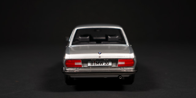1968 BMW E3 by KK Scale 1:18 - Image 5