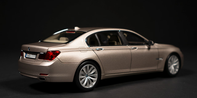 2008 BMW F02 by Kyosho 1:18 - Image 2