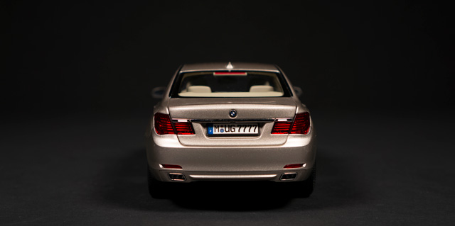 2008 BMW F02 by Kyosho 1:18 - Image 5