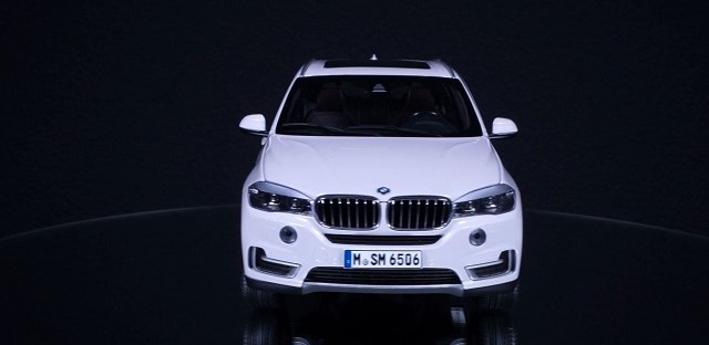 2013 BMW F15 by Kyosho 1:18 - Image 4