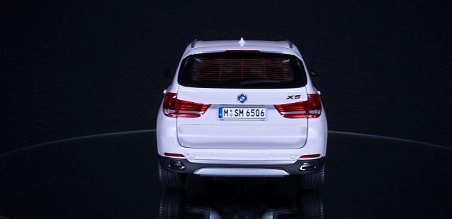 2013 BMW F15 by Kyosho 1:18 - Image 5