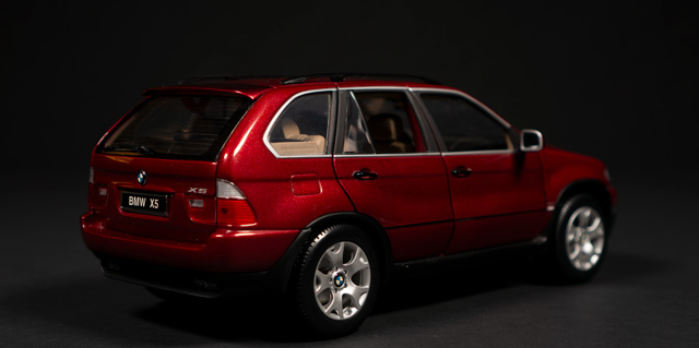 1999 BMW E53 by Kyosho 1:18 - Image 2