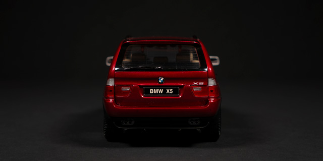 1999 BMW E53 by Kyosho 1:18 - Image 5