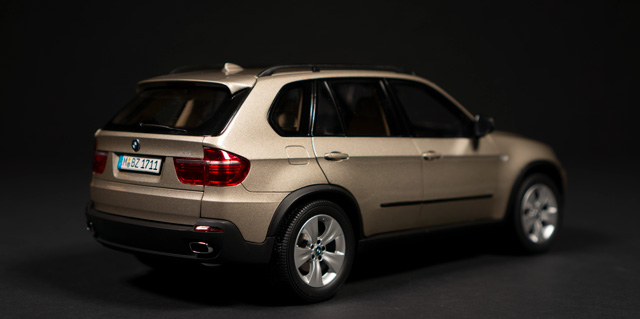 2007 BMW E70 by Kyosho 1:18 - Image 2