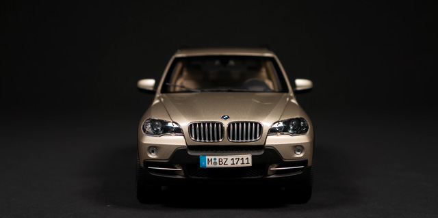 2007 BMW E70 by Kyosho 1:18 - Image 4