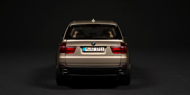 2007 BMW E70 by Kyosho 1:18 - Image 5