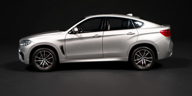 2015 BMW F86 by Norev 1:18 - Image 3