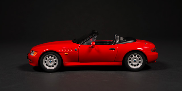 1995 BMW Z3 by UT Models 1:18 - Image 3