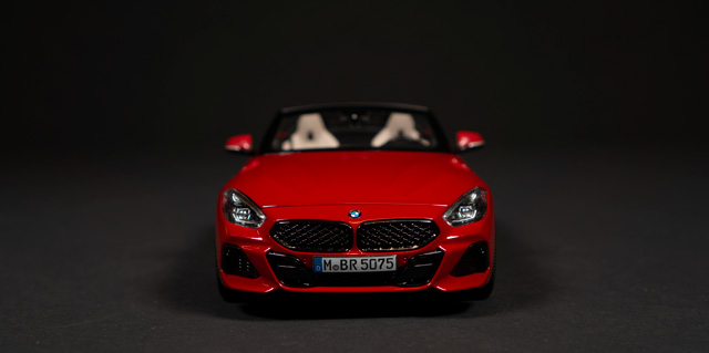 2018 BMW G29 by Norev 1:18 - Image 4