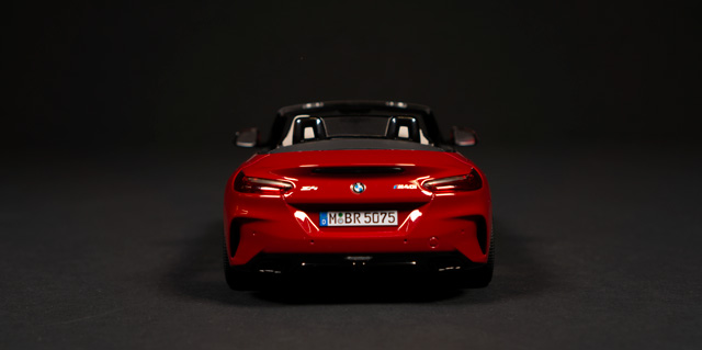 2018 BMW G29 by Norev 1:18 - Image 5