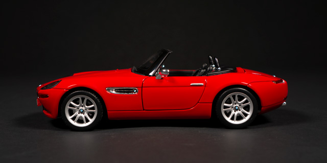 2000 BMW E52 by Maisto 1:18 - Image 3