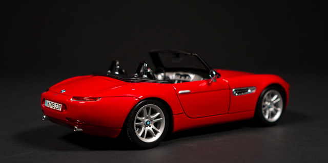 2000 BMW E52 by Maisto 1:18 - Image 2