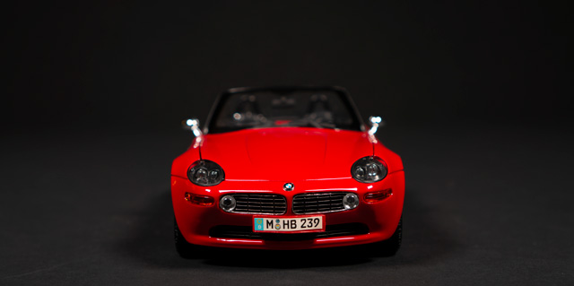 2000 BMW E52 by Maisto 1:18 - Image 4