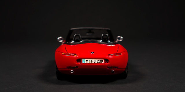2000 BMW E52 by Maisto 1:18 - Image 5